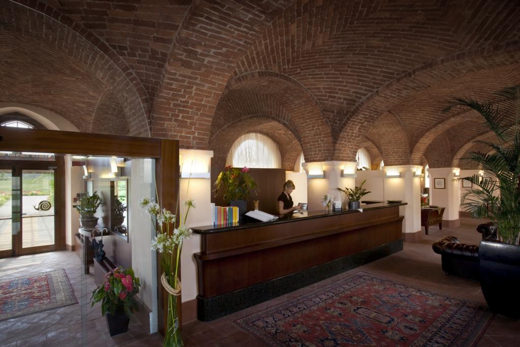 Albergo Dell'Agenzia Bra Exterior foto